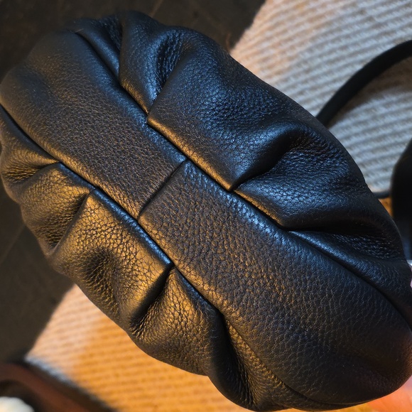 Marc by Marc Jacobs Black Textured Bag with Gold Plaque - Picture 3 of 12